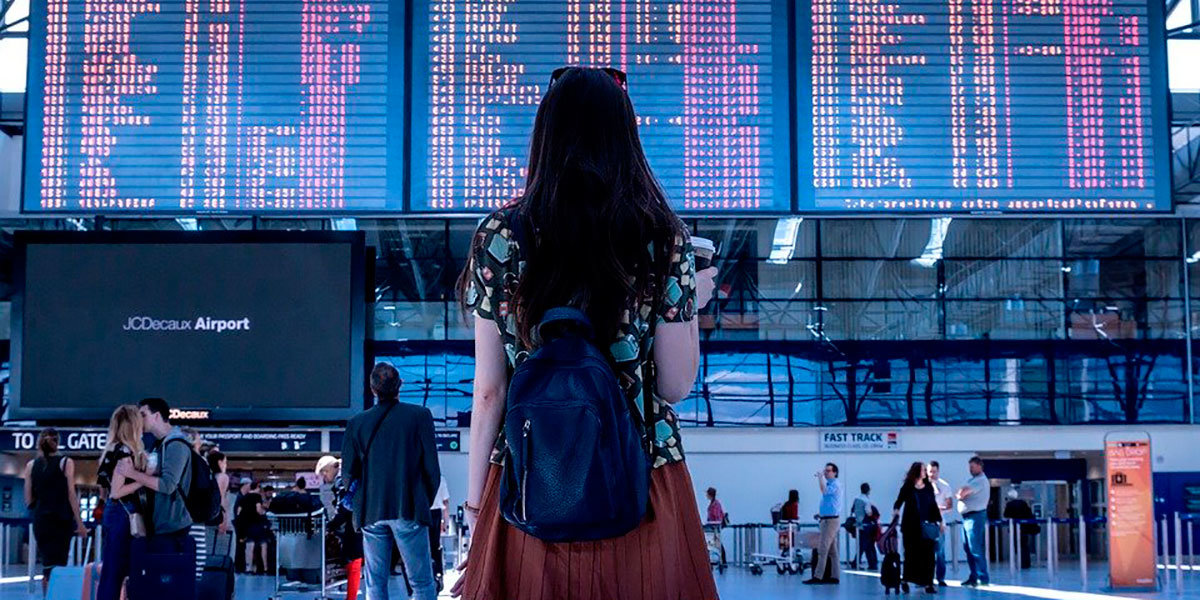 aeropuerto vuelos viajeros viajero avión 3