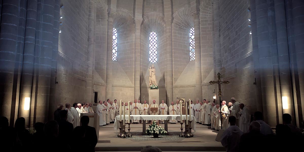 El 23 de mayo de este año se celebró con solemnidad la reapertura al culto de la Iglesia Abacial de la Oliva en Carcastillo