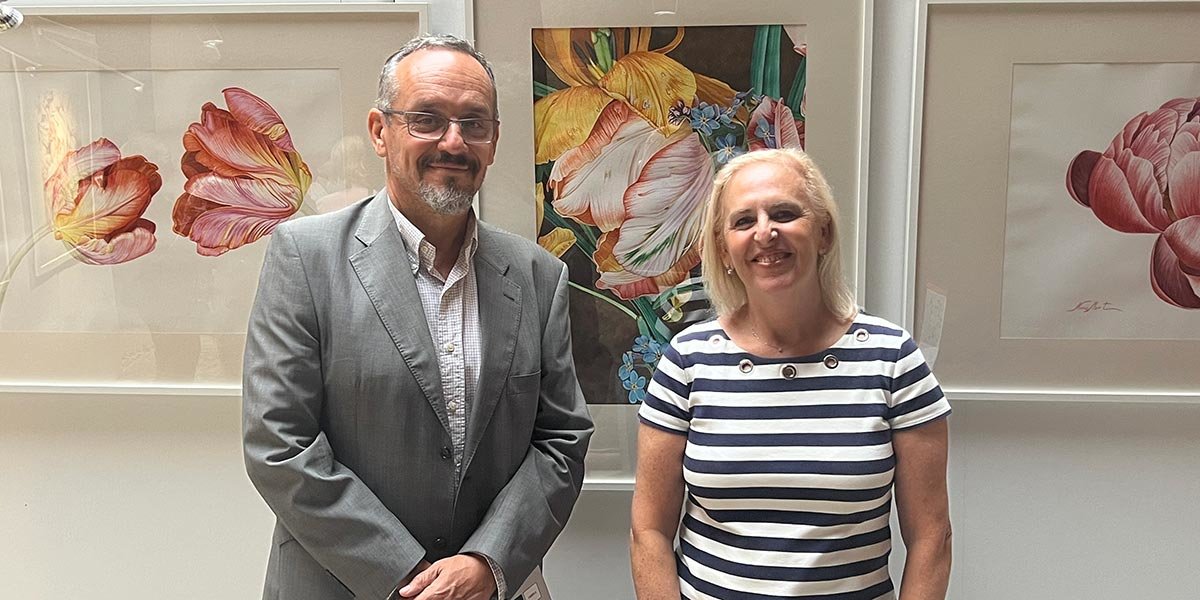 La tudelana Nuria Martínez convierte el patio de UNED Tudela en un jardín repleto de flores 2